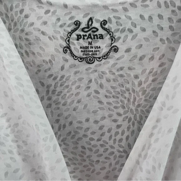 Prana Top • Size M - Picture 3 of 3